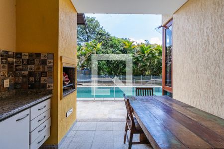 Casa de condomínio à venda com 437m², 4 quartos e 5 vagas Casa de condomínio à venda com 437m², 4 quartos e 5 vagasÁrea Externa