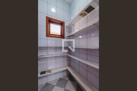 Casa de condomínio à venda com 437m², 4 quartos e 5 vagas Casa de condomínio à venda com 437m², 4 quartos e 5 vagasÁrea de Serviço