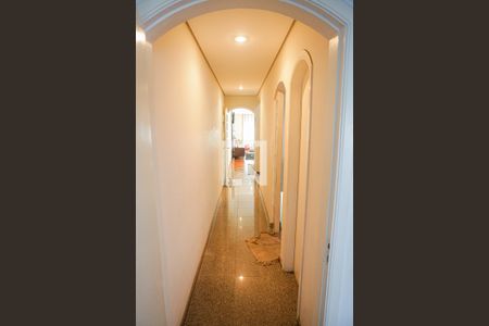 Casa à venda com 252m², 4 quartos e 3 vagasCorredor