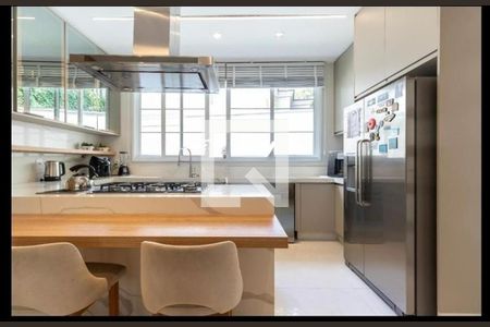 Casa de condomínio à venda com 721m², 4 quartos e 6 vagas