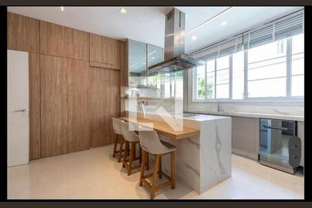 Casa de condomínio à venda com 721m², 4 quartos e 6 vagas