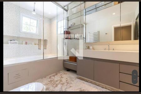 Casa de condomínio à venda com 721m², 4 quartos e 6 vagas