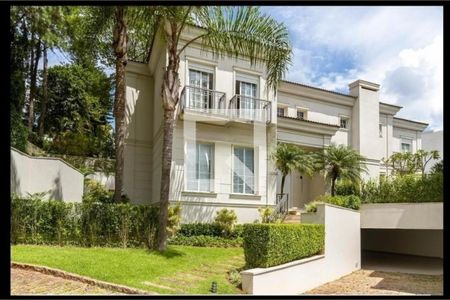 Casa de condomínio à venda com 721m², 4 quartos e 6 vagas