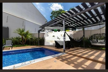 Casa de condomínio à venda com 721m², 4 quartos e 6 vagas