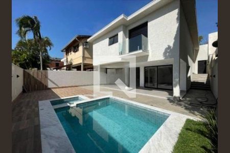 Casa de condomínio à venda com 310m², 3 quartos e 6 vagas