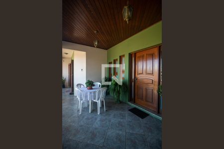 Casa à venda com 300m², 3 quartos e 5 vagas Casa à venda com 300m², 3 quartos e 5 vagasVaranda da sala