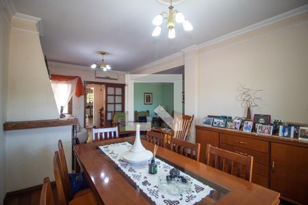 Casa à venda com 300m², 3 quartos e 5 vagas Casa à venda com 300m², 3 quartos e 5 vagasSala