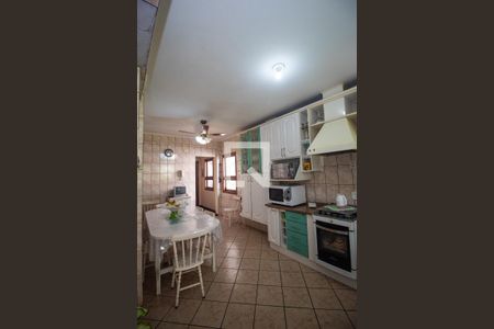 Casa à venda com 300m², 3 quartos e 5 vagas Casa à venda com 300m², 3 quartos e 5 vagasCozinha