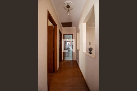 Casa à venda com 300m², 3 quartos e 5 vagas Casa à venda com 300m², 3 quartos e 5 vagasCorredor