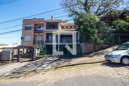 Casa à venda com 300m², 3 quartos e 5 vagas Casa à venda com 300m², 3 quartos e 5 vagasFachada