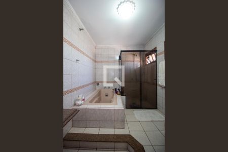 Casa à venda com 300m², 3 quartos e 5 vagas Casa à venda com 300m², 3 quartos e 5 vagasBanheiro da Suite