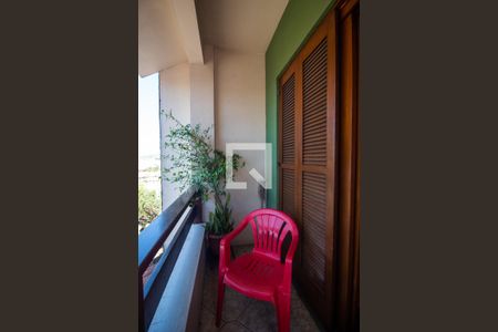 Casa à venda com 300m², 3 quartos e 5 vagas Casa à venda com 300m², 3 quartos e 5 vagasVaranda da suite