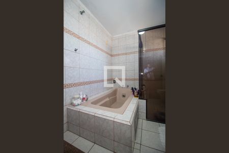 Casa à venda com 300m², 3 quartos e 5 vagas Casa à venda com 300m², 3 quartos e 5 vagasBanheiro da Suite