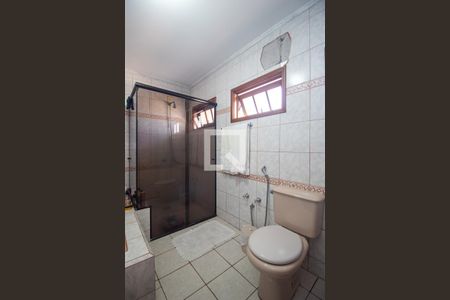 Casa à venda com 300m², 3 quartos e 5 vagas Casa à venda com 300m², 3 quartos e 5 vagasBanheiro da Suite