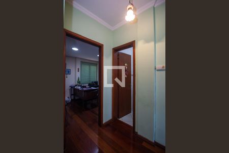 Casa à venda com 300m², 3 quartos e 5 vagas Casa à venda com 300m², 3 quartos e 5 vagasCorredor