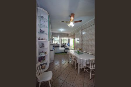 Casa à venda com 300m², 3 quartos e 5 vagas Casa à venda com 300m², 3 quartos e 5 vagasCozinha