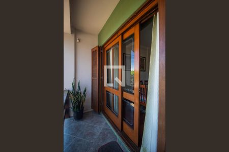 Casa à venda com 300m², 3 quartos e 5 vagas Casa à venda com 300m², 3 quartos e 5 vagasVaranda da sala