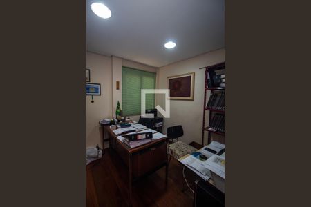 Casa à venda com 300m², 3 quartos e 5 vagas Casa à venda com 300m², 3 quartos e 5 vagasEscritório