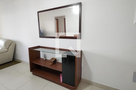 Sala de apartamento para alugar com 3 quartos, 85m² em Mirim, Praia Grande