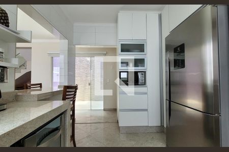 Casa à venda com 242m², 5 quartos e 4 vagasCozinha
