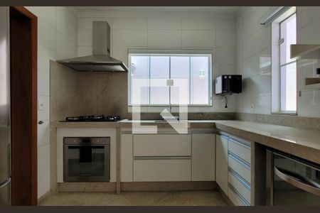 Casa à venda com 242m², 5 quartos e 4 vagasCozinha