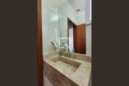 Casa à venda com 242m², 5 quartos e 4 vagasBanheiro da suíte 3