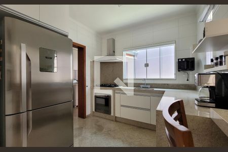 Casa à venda com 242m², 5 quartos e 4 vagasCozinha