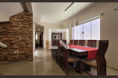 Casa à venda com 242m², 5 quartos e 4 vagasSala de jantar