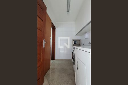 Casa à venda com 242m², 5 quartos e 4 vagasLavanderia