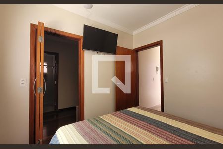 Suíte de casa à venda com 5 quartos, 242m² em Vila Pinheirinho, Santo André