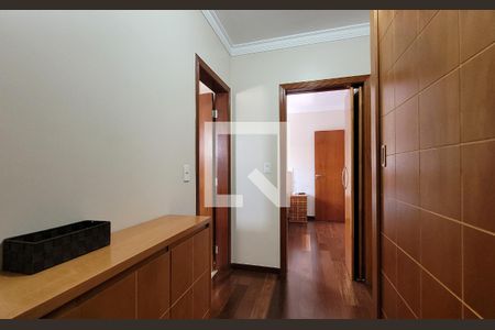 Casa à venda com 242m², 5 quartos e 4 vagasCloset