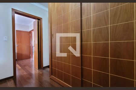 Casa à venda com 242m², 5 quartos e 4 vagasCloset