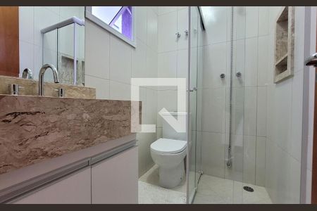 Casa à venda com 242m², 5 quartos e 4 vagasBanheiro da suíte 3