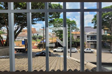 Casa à venda com 242m², 5 quartos e 4 vagasVista