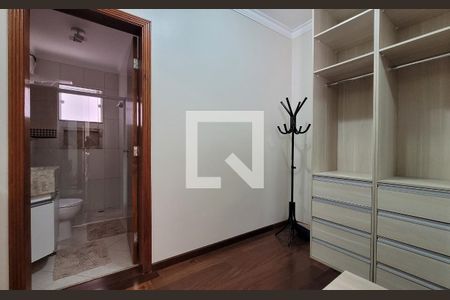 Closet de casa à venda com 5 quartos, 242m² em Vila Pinheirinho, Santo André