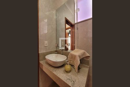 Casa à venda com 242m², 5 quartos e 4 vagasLavabo