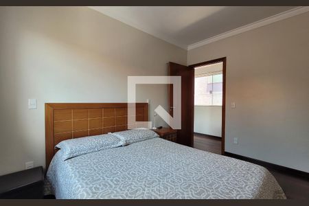 Casa à venda com 242m², 5 quartos e 4 vagasSuíte  2