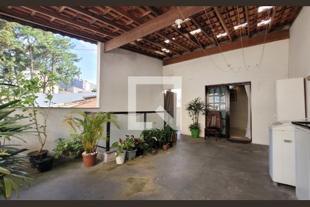 Casa à venda com 106m², 3 quartos e 2 vagas Casa à venda com 106m², 3 quartos e 2 vagasQuintal