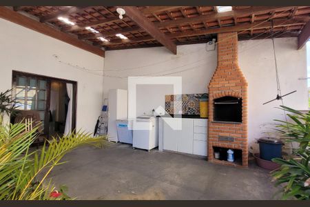 Casa à venda com 106m², 3 quartos e 2 vagas Casa à venda com 106m², 3 quartos e 2 vagasQuintal