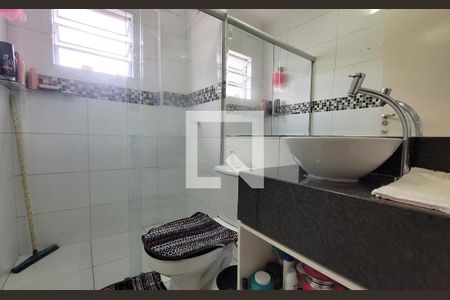 Casa à venda com 106m², 3 quartos e 2 vagas Casa à venda com 106m², 3 quartos e 2 vagasBanheiro