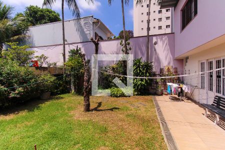 Casa à venda com 580m², 5 quartos e 8 vagasÁrea externa