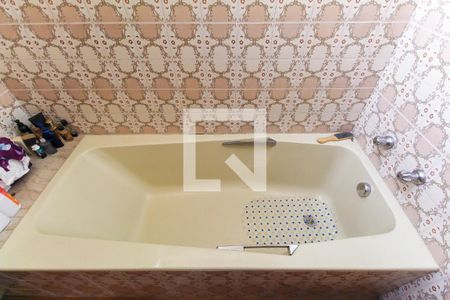 Casa à venda com 580m², 5 quartos e 8 vagasBanheiro da Suíte 2