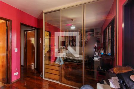 Casa à venda com 580m², 5 quartos e 8 vagasQuarto 4 - Suíte