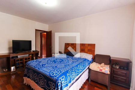 Casa à venda com 580m², 5 quartos e 8 vagasQuarto 2 - Suíte