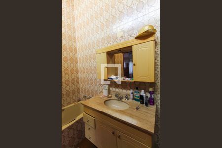 Casa à venda com 580m², 5 quartos e 8 vagasBanheiro da Suíte 2