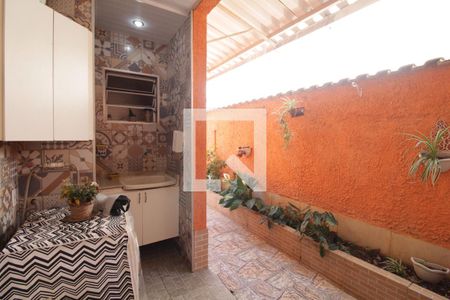 Casa à venda com 385m², 4 quartos e 4 vagas Casa à venda com 385m², 4 quartos e 4 vagasÁrea de Serviço