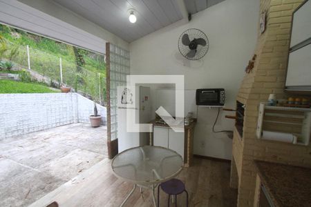 Casa de condomínio à venda com 308m², 4 quartos e 2 vagasÁrea Churrasqueira