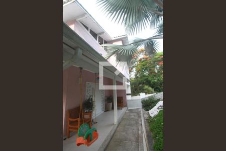 Casa de condomínio à venda com 308m², 4 quartos e 2 vagasEntrada