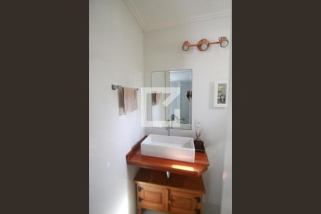 Casa de condomínio à venda com 308m², 4 quartos e 2 vagasLavabo