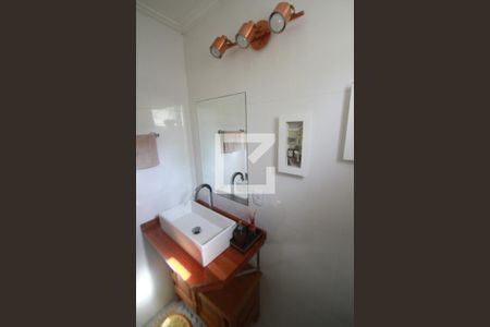 Casa de condomínio à venda com 308m², 4 quartos e 2 vagasLavabo